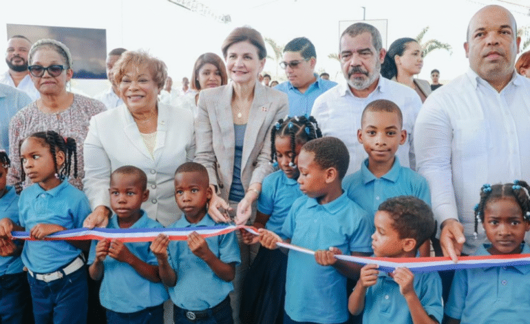 Gobierno entrega el Centro Educativo María Teresa Mirabal