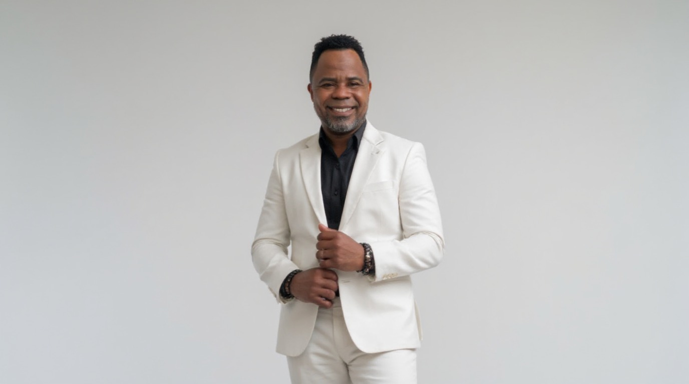 El experimentado *cantante* y compositor dominicano *Wisho Romero* sigue consolidando su carrera artística