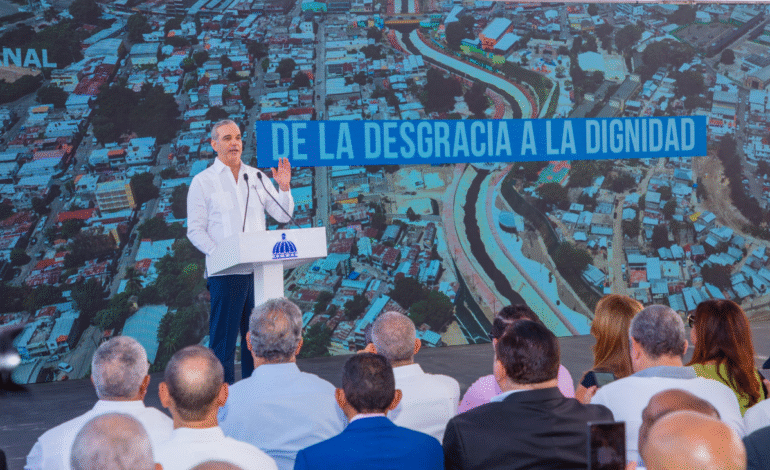 Abinader presenta avances del saneamiento,Arroyo Gurabo