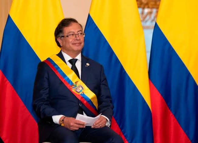 Petro expulsa delegación diplomática en Colombia