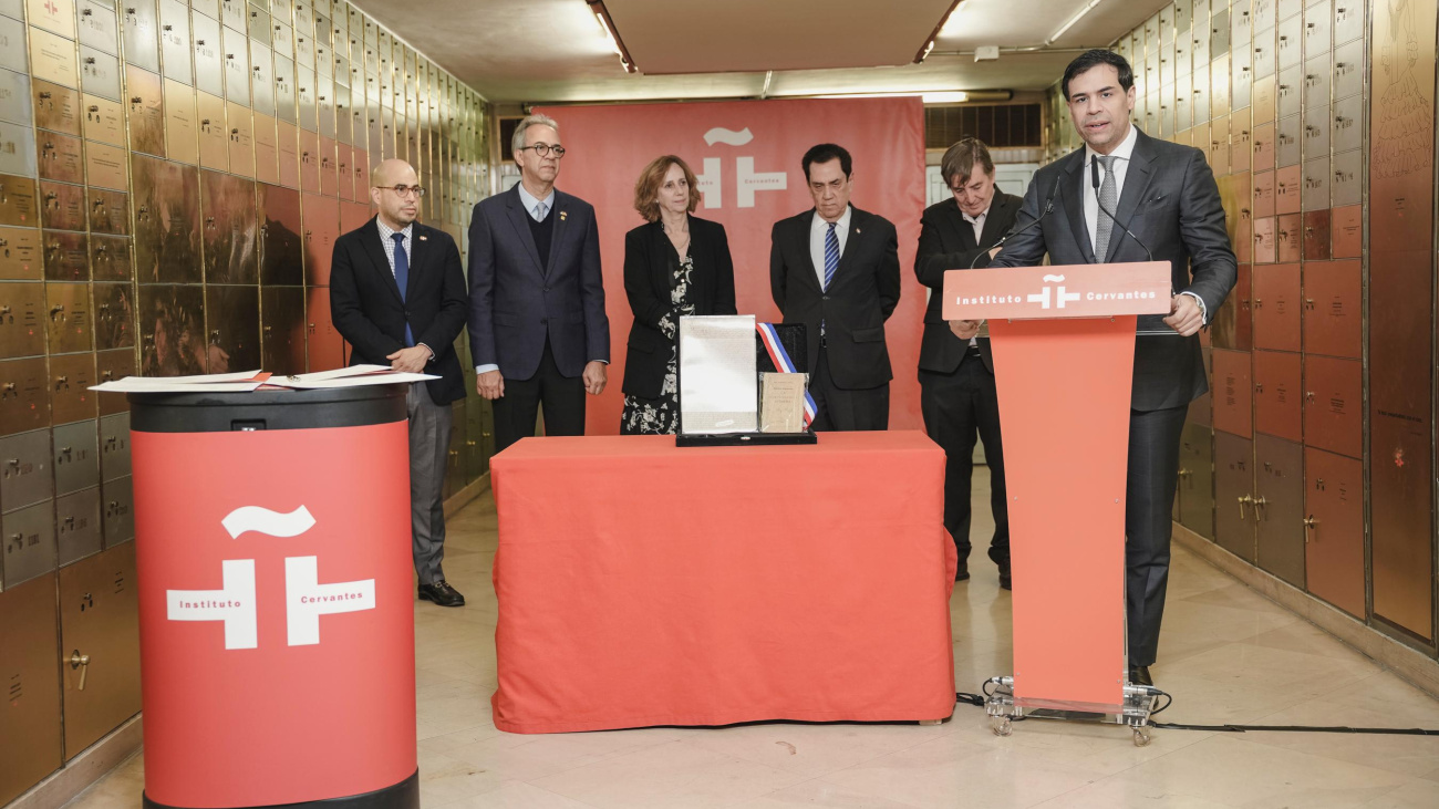 Ministro de Cultura encabeza entrega  de «Caja de Letras»