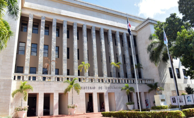 Minerd activa protocolos de emergencia ante pronósticos de lluvias por onda tropical