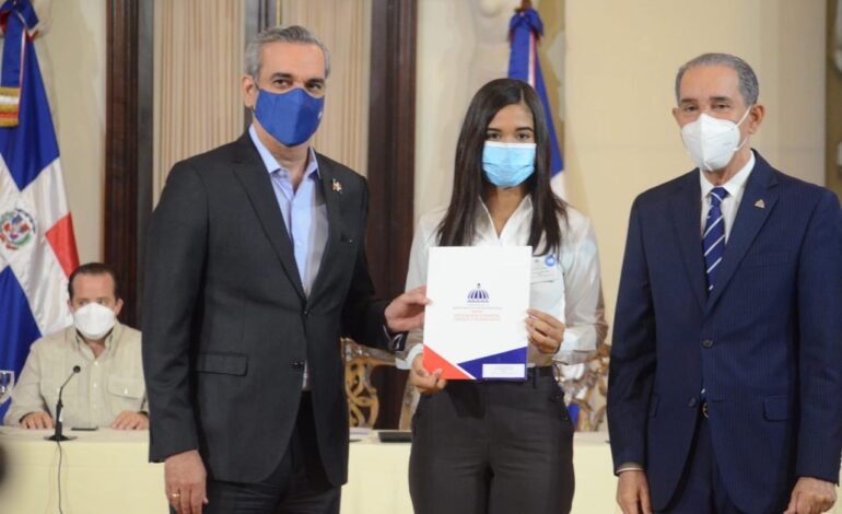 La beca como puente hacia el futuro: un país que apuesta por el mérito y la esperanza