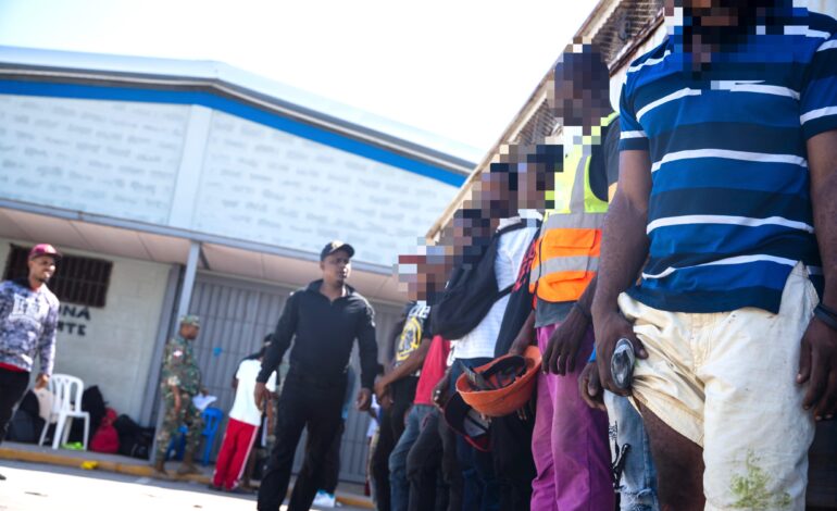 DGM detiene 985 nacionales haitianos irregulares y repatría a otros 790 para controlar inmigración