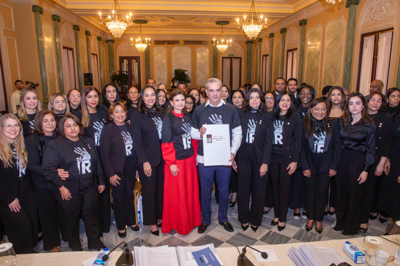 Presidente Abinader respalda pacto nacional contra la violencia de género