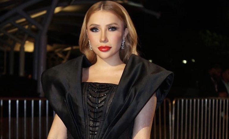 Jessica Campos deslumbra en los Glamour Music Awards 2025 con elegancia, estilo y presencia en la gran noche de la música