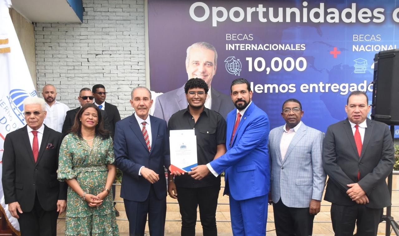 Una beca, una esperanza: el poder transformador del Mescyt en la vida de miles de dominicanos