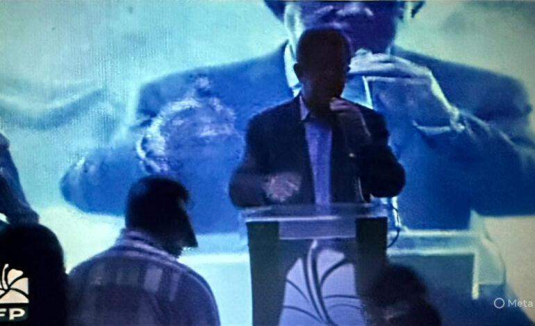 FP:Leonel Fernández juramenta ex senador