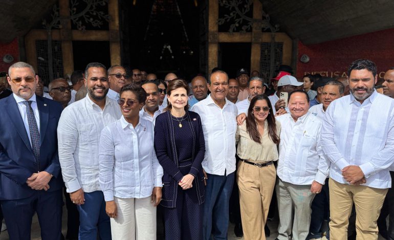 Ante miles de feligreses, la vice presidenta Raquel Peña encabeza misa Conatra en la Basílica de Higüey;