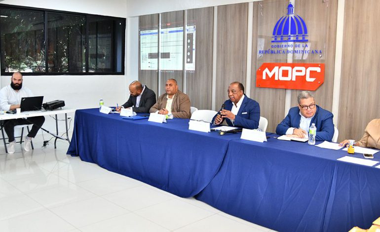 MOPC realiza subasta inversa para adquirir equipos pesados