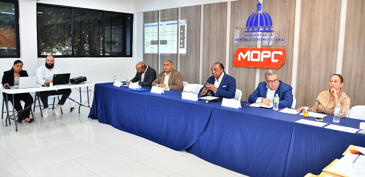 MOPC realiza subasta inversa para adquirir equipos pesados