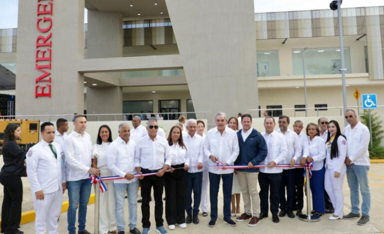 Presidente Abinader entrega moderno Hospital Regional Universitario Dr. Ángel María Gatón, con 329 camas