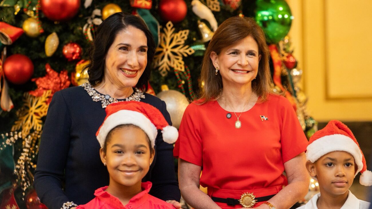 Palacio Nacional enciende su árbol y da inicio a la Navidad