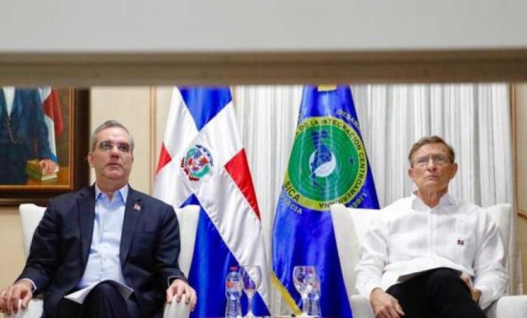 SOLANO demanda destitución del Ministro de Relaciones Exteriores .