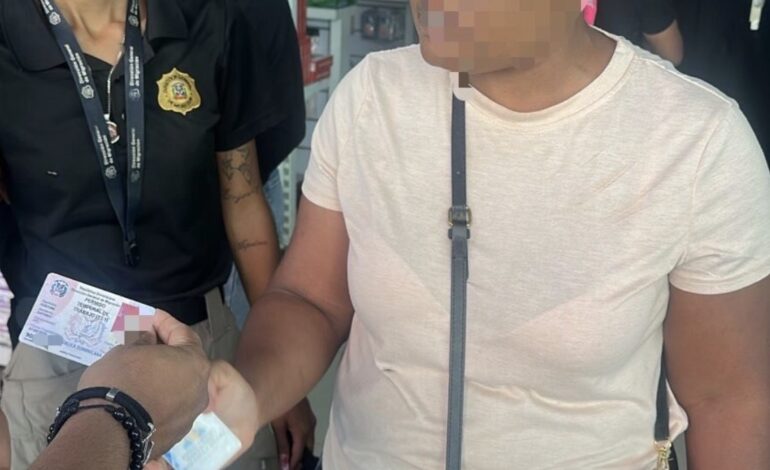 Detienen 74 nacionales haitianos DGM interviene negocios en Santiago por emplear extranjeros indocumentados.