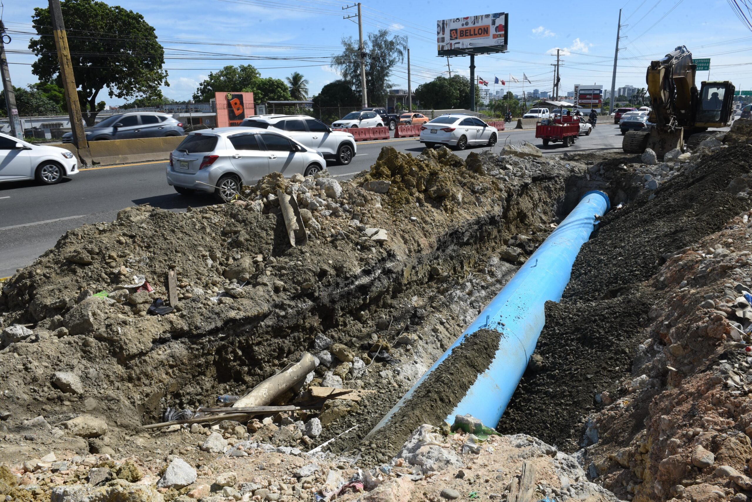 CAASD corrige avería en tuberia  de 30 pulgadas en Autopista Duarte, SDO.