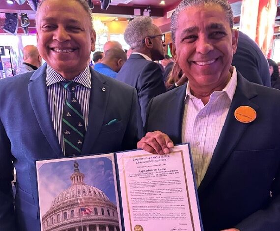 Congreso USA reconoce Dr. Ángel La Paz por su trayectoria en salud y periodística en NYC