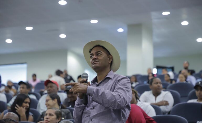 Comunitarios de Azua agradecen al Gobierno la inversión de más de RD$ 5,700.000.000 en 5 años en la provincia