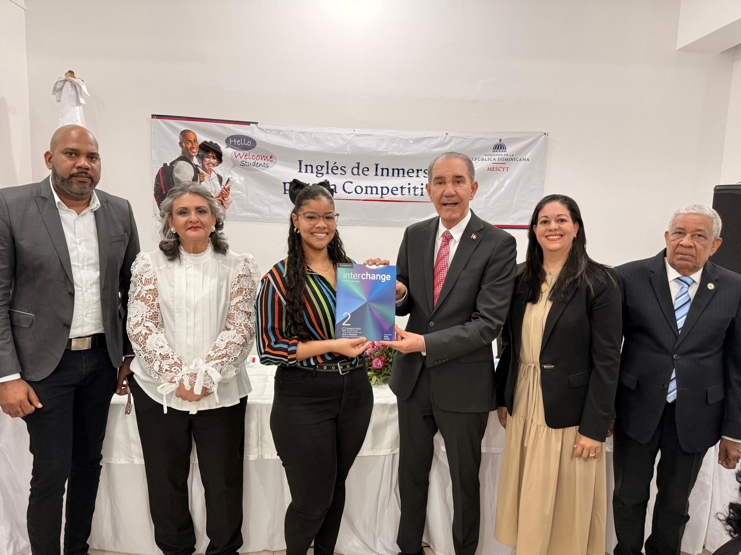 Aprender inglés para transformar el futuro: el impacto del Programa de Inglés de Inmersión en la juventud dominicana