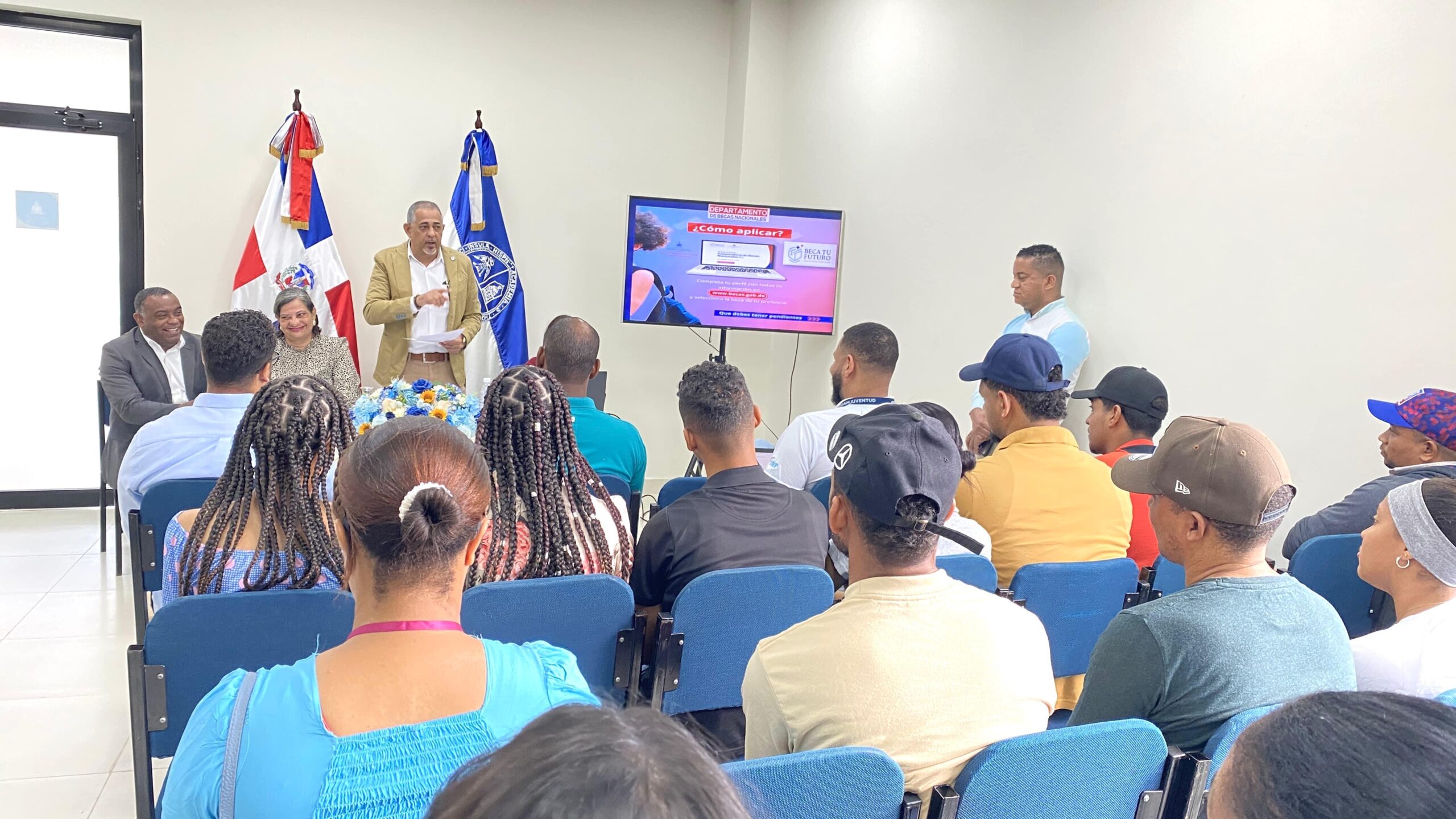 MESCYT Orienta a Estudiantes y Sectores Productivos en Hato Mayor del Rey para Impulsar Acceso a Becas, Capacitación y Empleo