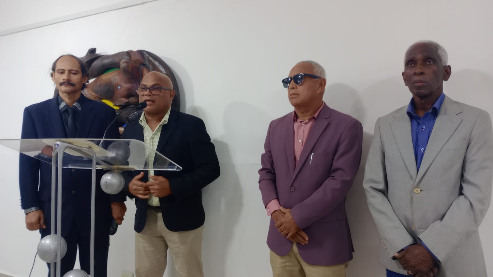 Museo Freddie Cabral entrega estatuillas у certificados en celebración Día del Artista Plástico