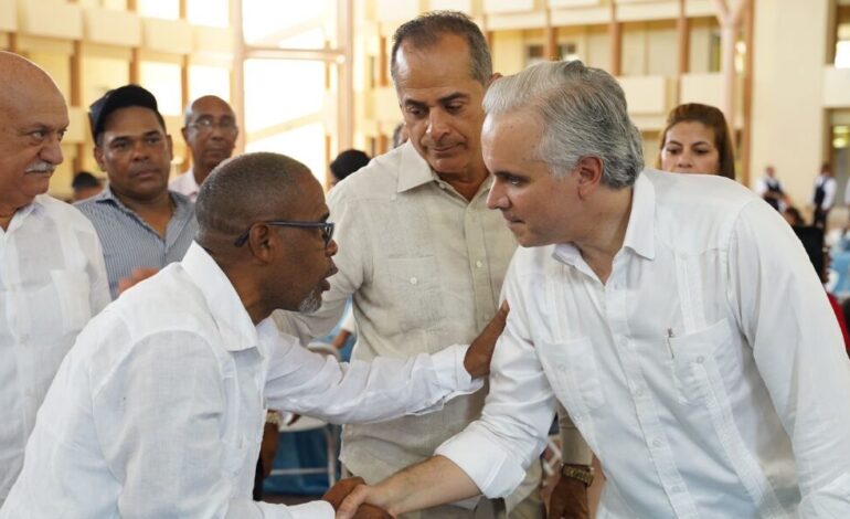 Luis Miguel De Camps encabeza almuerzo navideño con comunitarios de Nagua en representación del presidente Abinader