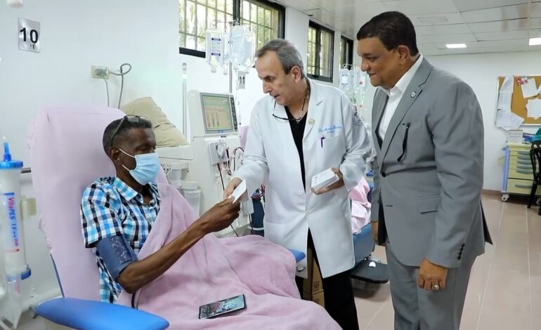 Gobierno entrega bono navideño a hospitales y otras instituciones de salud y discapacidad*