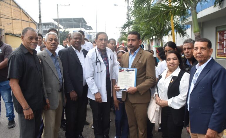 Doctor Cruz Jiminián e instituciones de Cristo Rey declaran a Nelson Gutiérrez “Embajador Compromisario de Paz” durante acto de izamiento de bandera