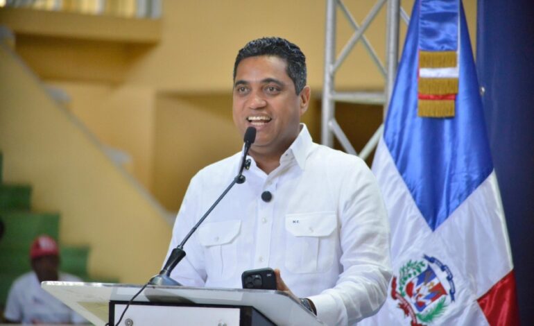 Softbol empresarial de Cotuí con 67 equipos, dedicado al ministro de Deportes Kelvin Cruz