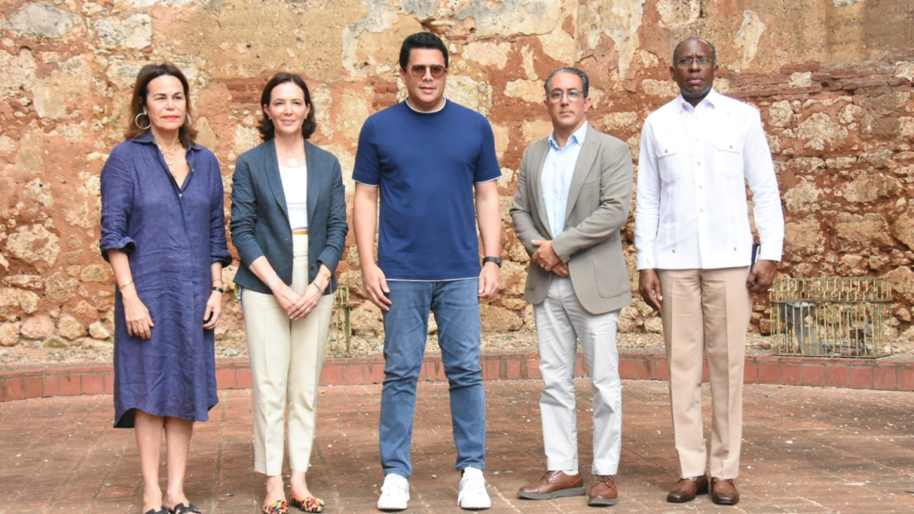 Ministro de Turismo reabre más calles en la Ciudad Colonial