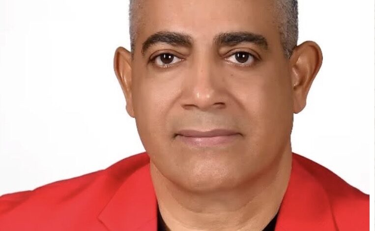 “Don Quijote le decía a su inseparable amigo Sancho Panza que cuando los perros ladran es señal de que vamos bien ..