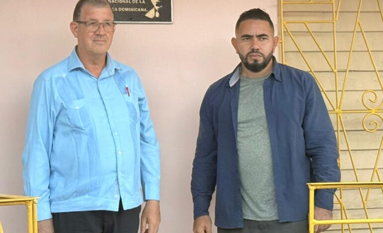 Guantánamo honra la memoria del poeta nacional Pedro Mir con la develación de una tarja histórica