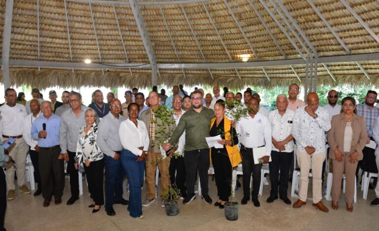 Hecmilio Galvan: «Agricultores y Ganaderos son defensores del medio ambiente»