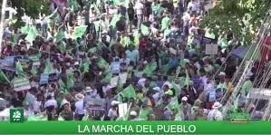 ¿La marcha del pueblo o la caravana del pueblo? 