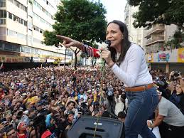 Maria Corina Machado empapada de muchedumbre hambrienta de PAZ…