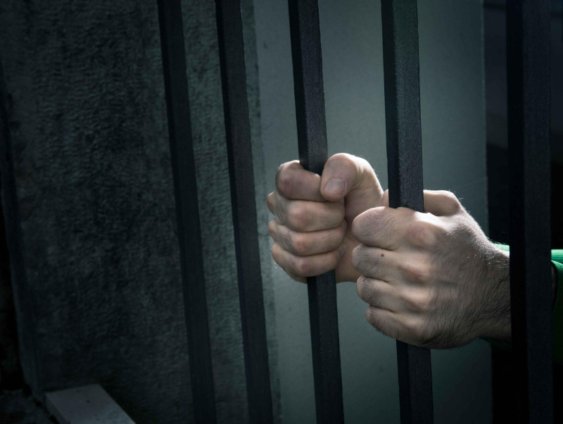Tribunal impone coerción a dominicana residente en el exterior por ultrajar el Himno Nacional