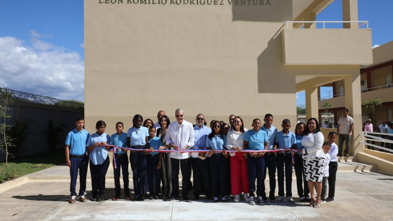 Presidente Abinader inaugura  Centro Educativo León Romilio Rodríguez Ventura