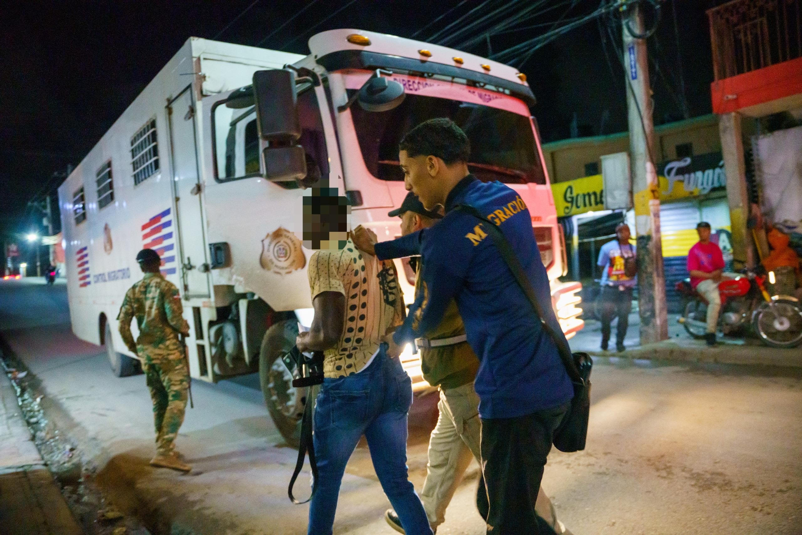 Migración despliega operativo especial en el Este: detienen 217 en provincia La Altagracia