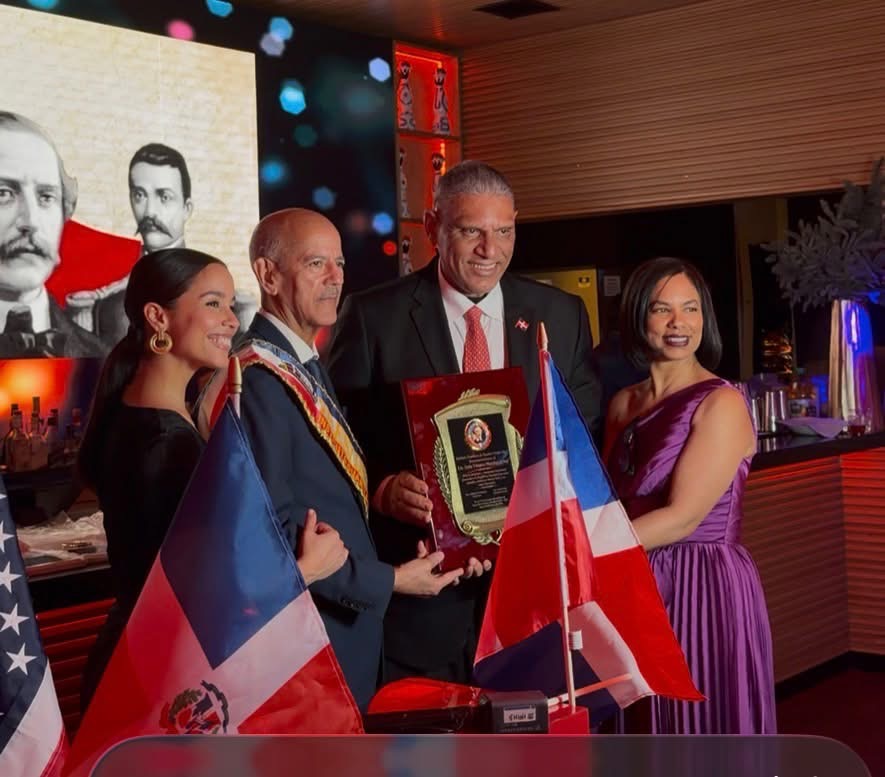 El cónsul Jesus Vasquez (Chu) es homenajeado por los Duartianos en Nueva York y llama a sus compatriotas a trabajar unidos con los ideales de Duarte