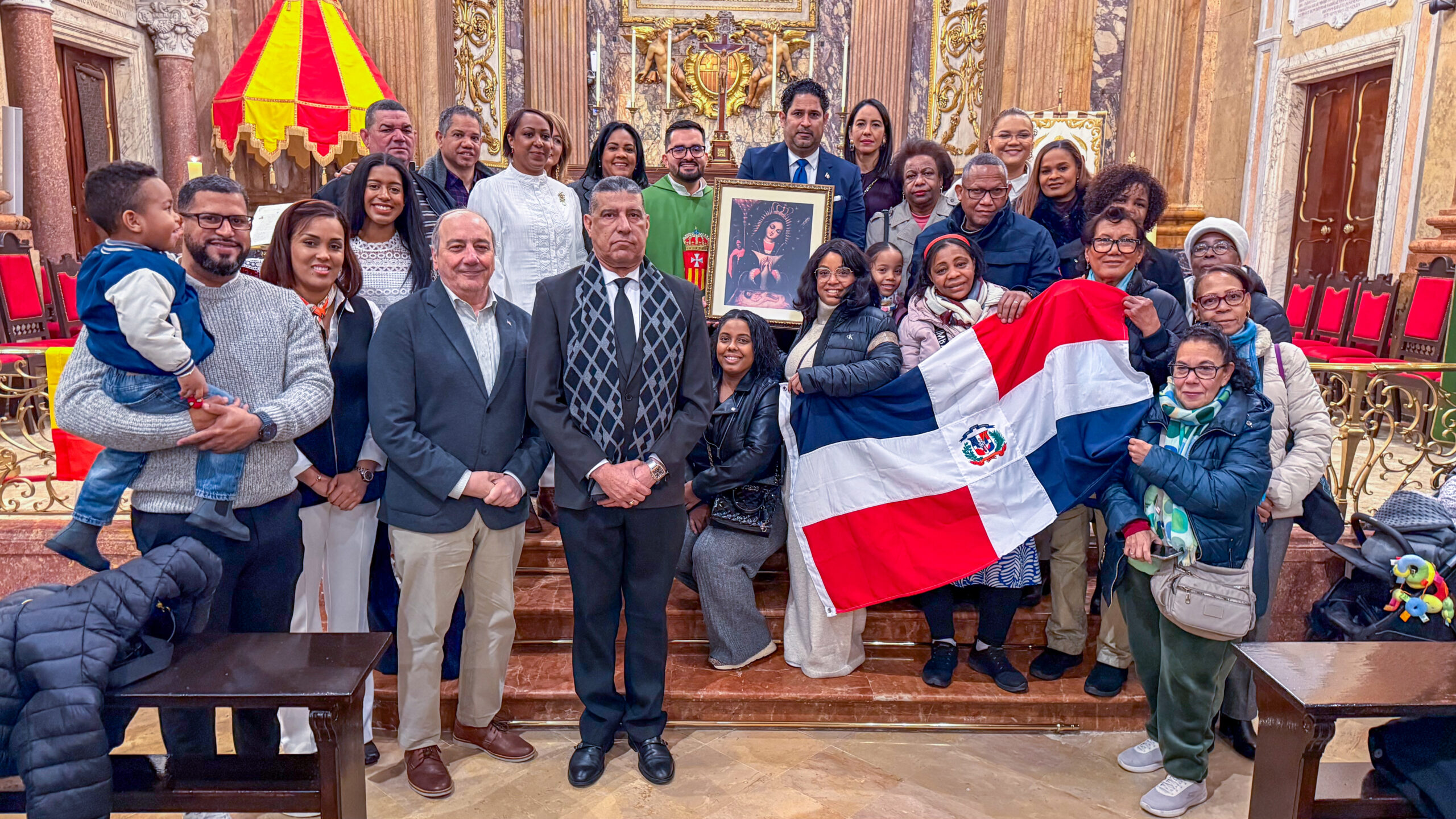 Comunidad Dominicana en Barcelona Honra virgen de la Altagracia