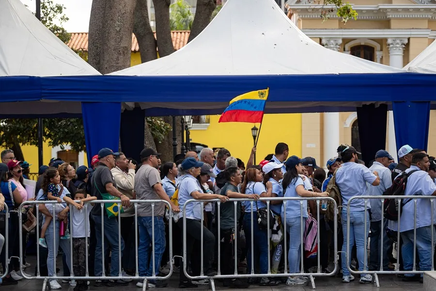 Chavistas reúnen cartas para exigir la Libertad de Nicolás /Cilia Flores