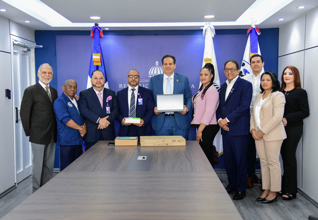 Ministerio de Salud Pública inicia entrega de equipos a hospitales