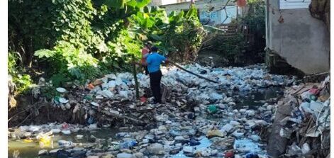 Alcaldía de Santo Domingo Oeste y MOPC realizan jornada de limpieza en la cañada La Malanga.