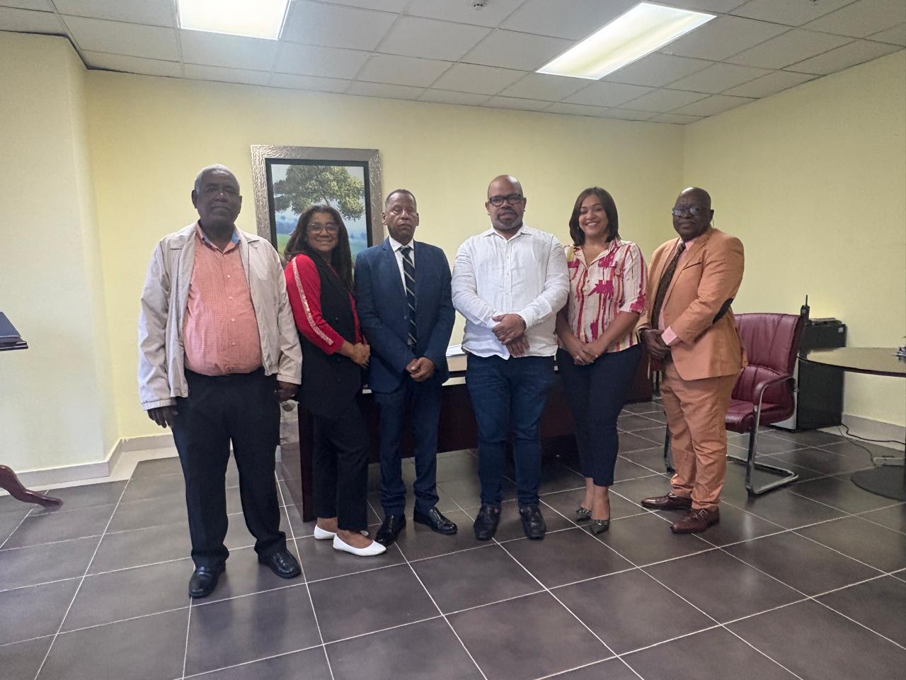 Secretario general de la filial SNTP-SDE visita Hospital Darío Contreras