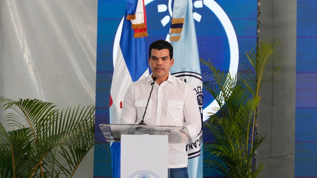 Presidente Luis Abinader y director del INAPA, Wellington Arnaud, inauguran obras en Azua