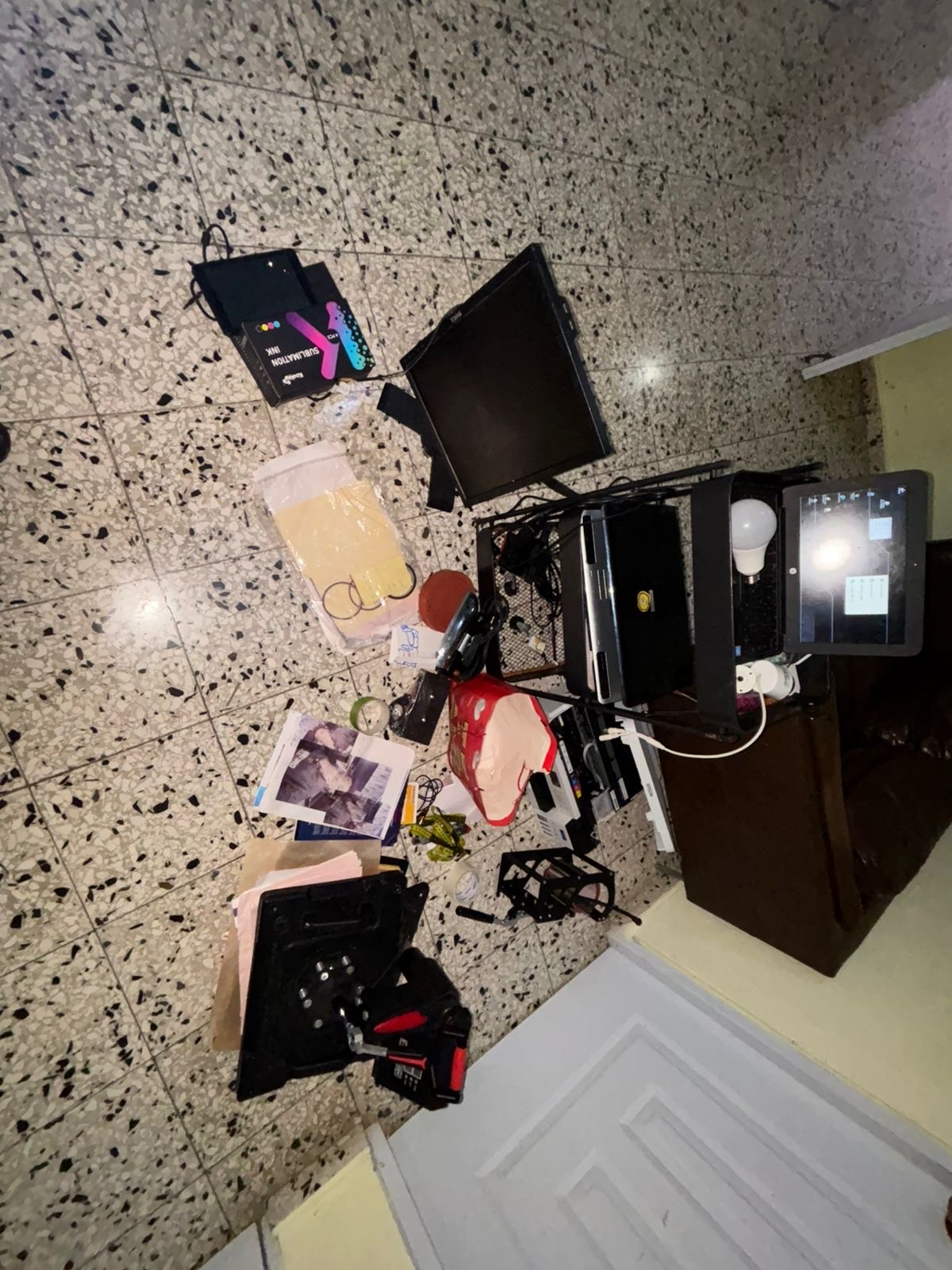 Inspectores de DGM ocupan equipos eran utilizados para la falsificación de documentos en La Romana