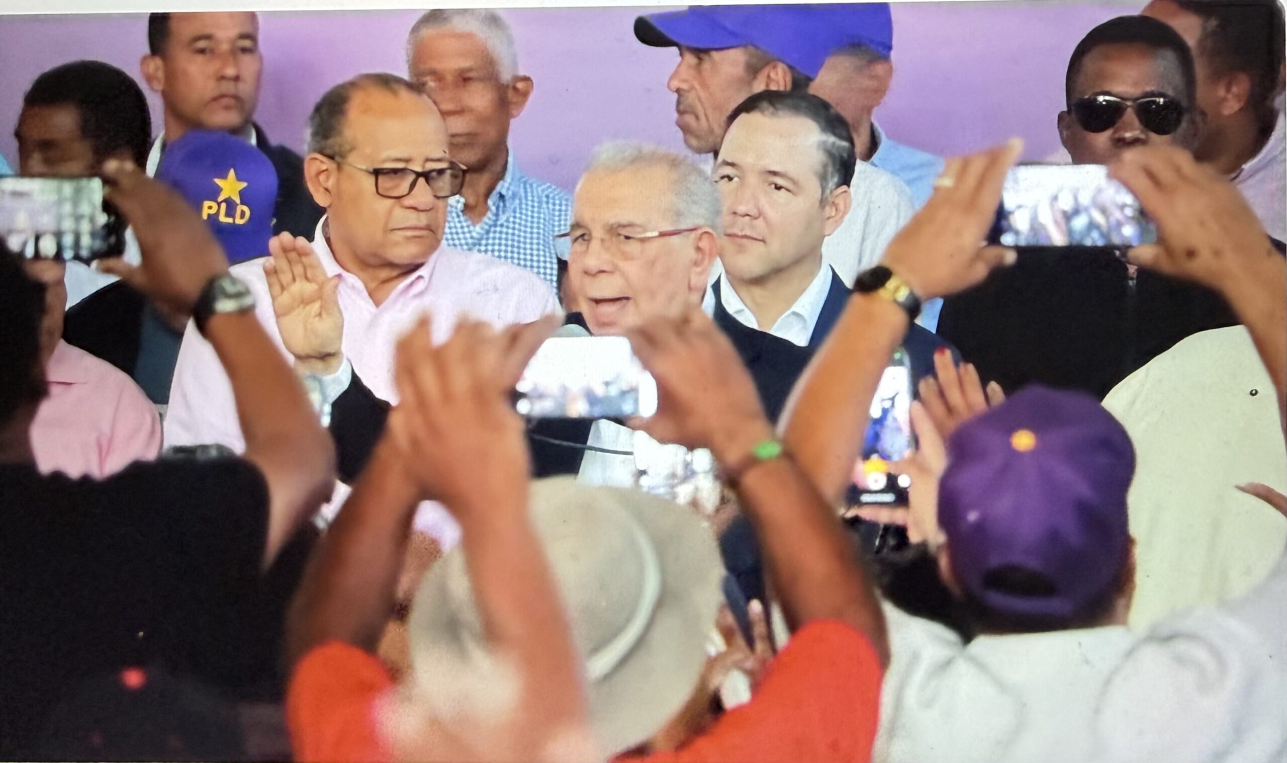 Barahona:Danilo Medina toma juramento a nuevos miembros del PLD