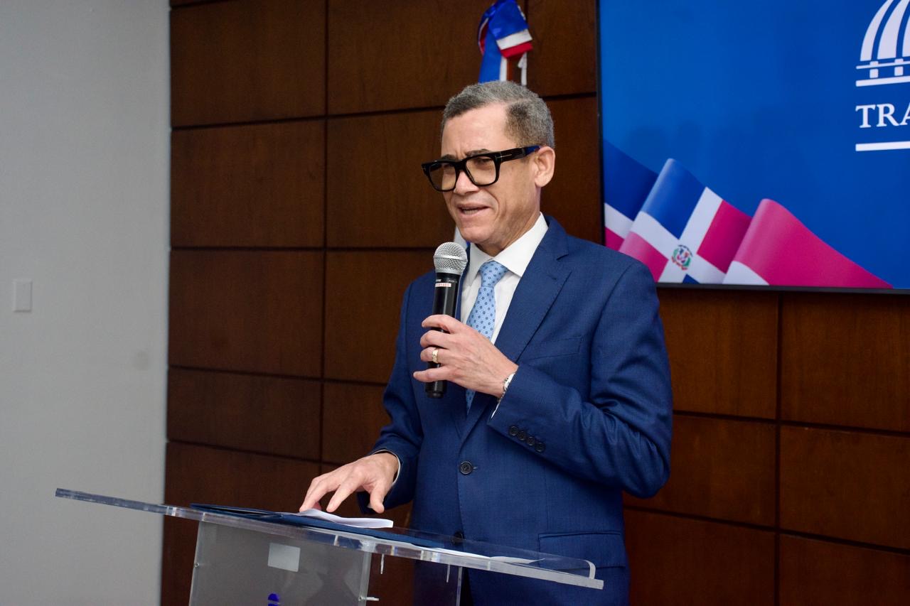 Ministro de Trabajo juramenta nuevos viceministros