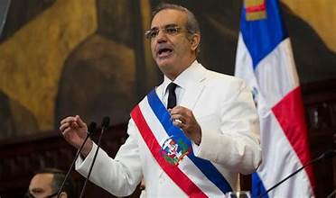 Presidente designa nuevo director de la Policia.