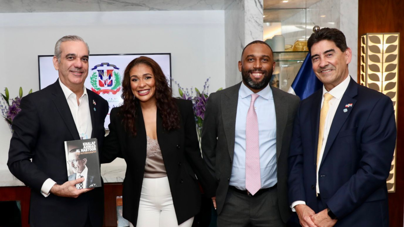 Presidente Abinader comparte con la comunidad dominicana en Emiratos Árabes Unidos.